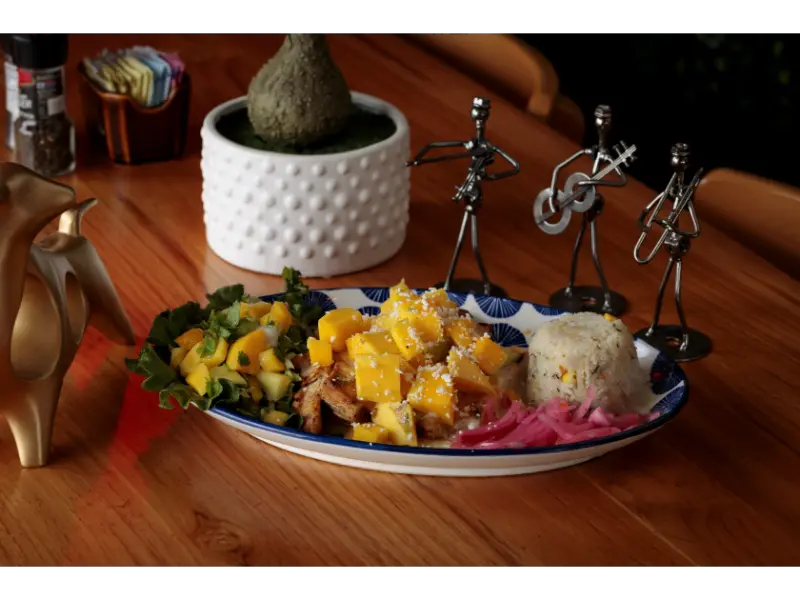 Pollo Con Mango